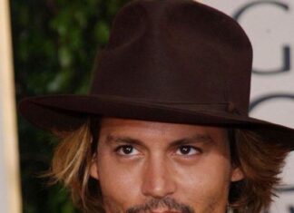 Johnny Depp ‘trying to settle’ lawsuit